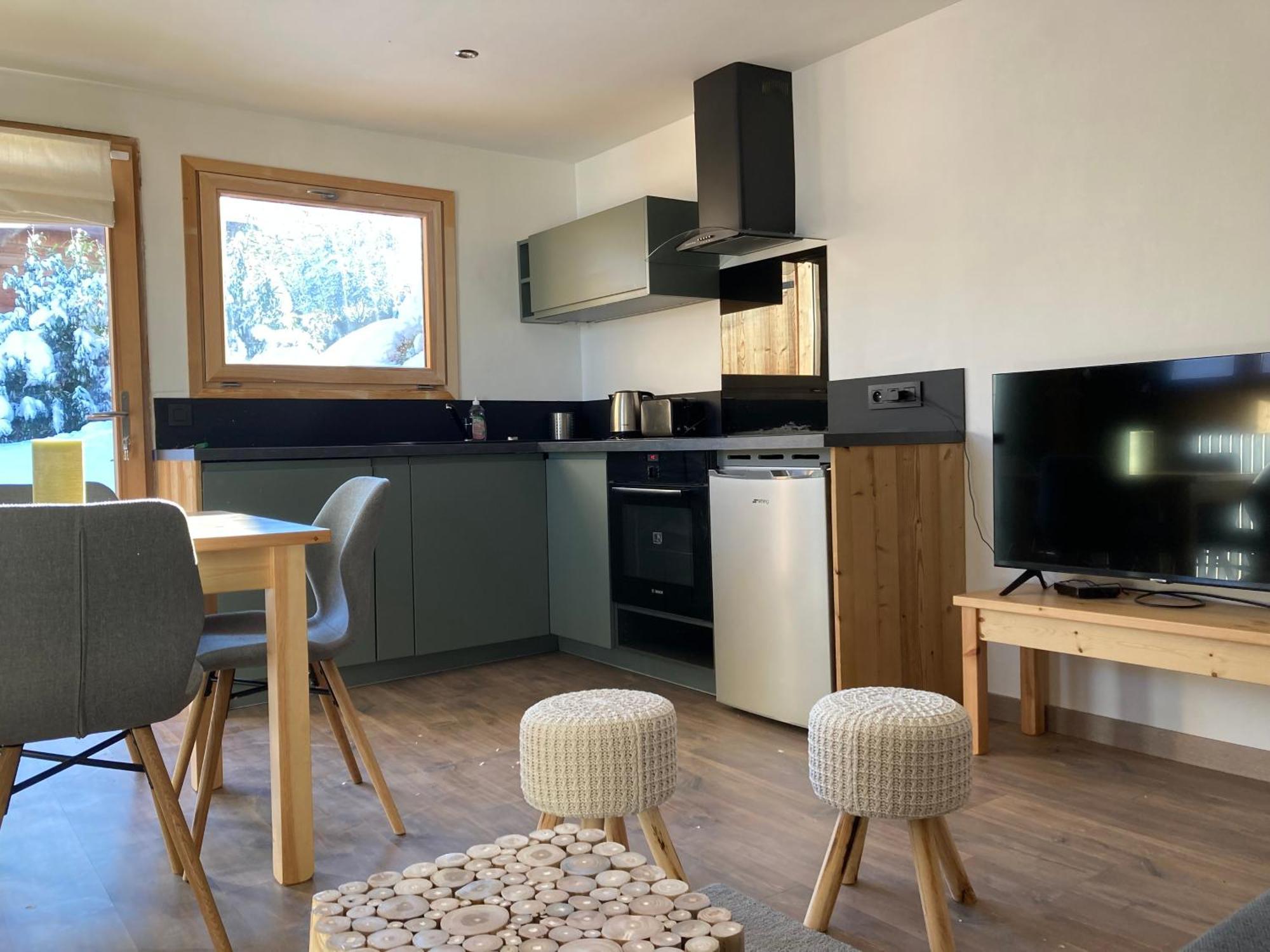 Renovated Flat Facing Mont Blanc